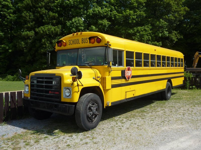 Gelber amerikanischer Schoolbus als Beispiel für eine Partybus-Anfrage in Witten